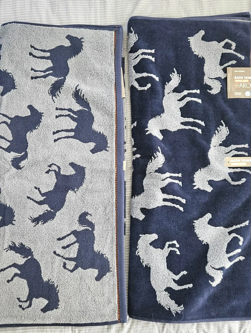 NWT CARO Reversible Horse Print Bath Towel Set – 2 Bath Towels & 2 Hand Towels